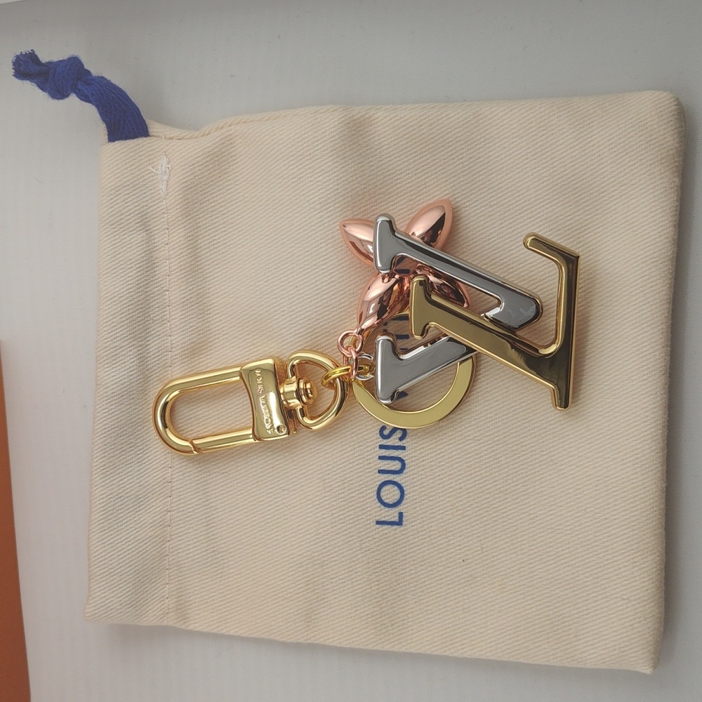 Louis Vuitton Authentic New Wave Gold and Silver Key Holder with Pink Accent - Picture 4 of 6